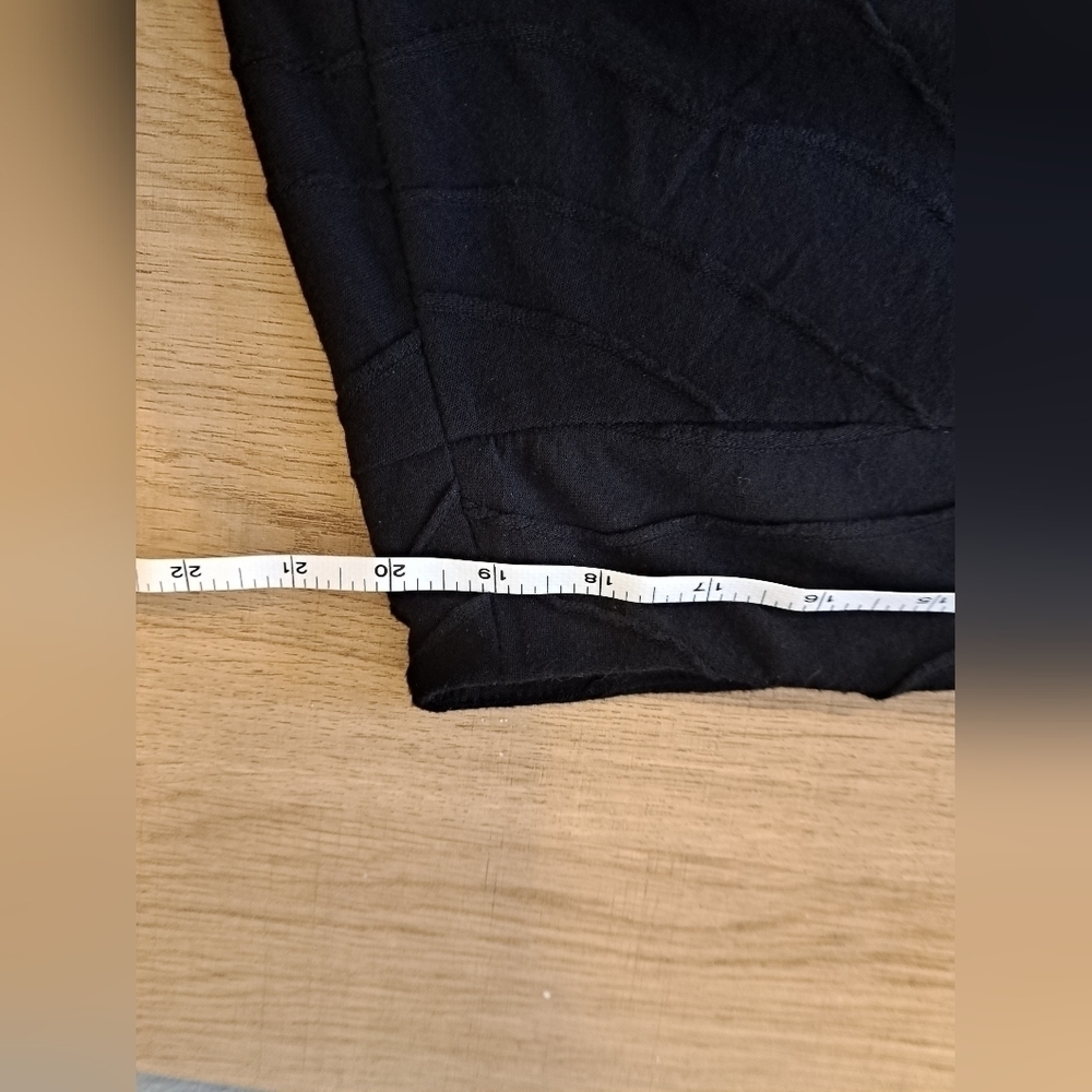 Women's Textured Knee Length Black Skirt Women's Plus Size XL - Picture 6 of 7